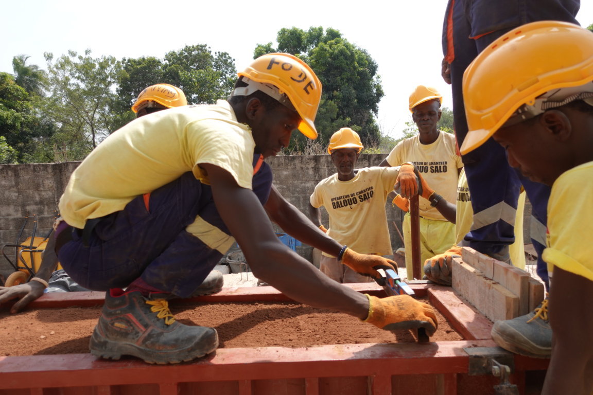 Formazione in Rammed Earth, architetture sostenibile in Africa con Baliuo Salo